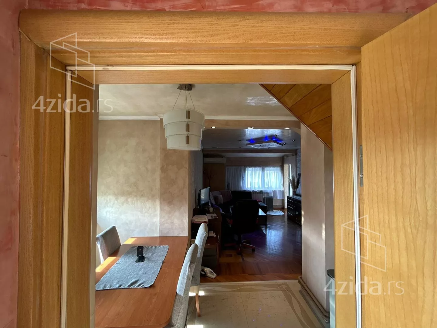 Četvoroiposoban stan | 4zida