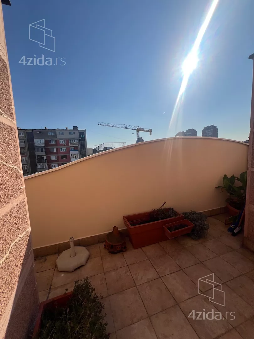 Troiposoban stan | 4zida