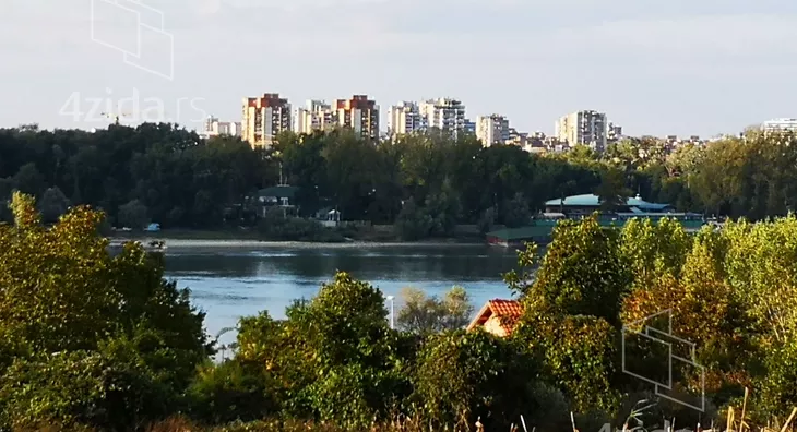 Četvoroiposoban stan | 4zida