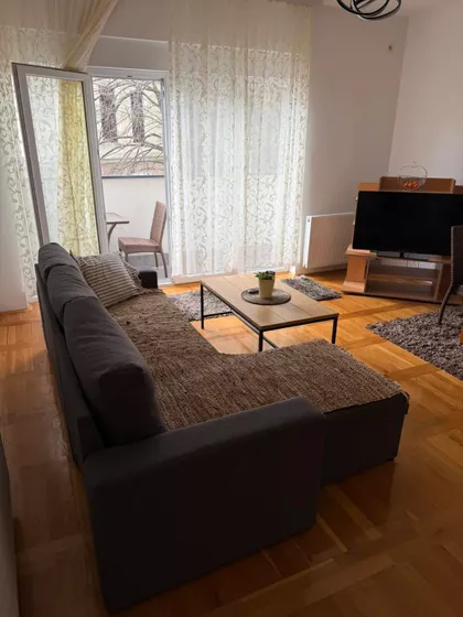 Vuka Karadžića | 4zida.rs