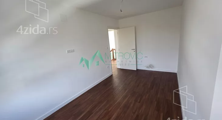 Šestosoban stan | 4zida