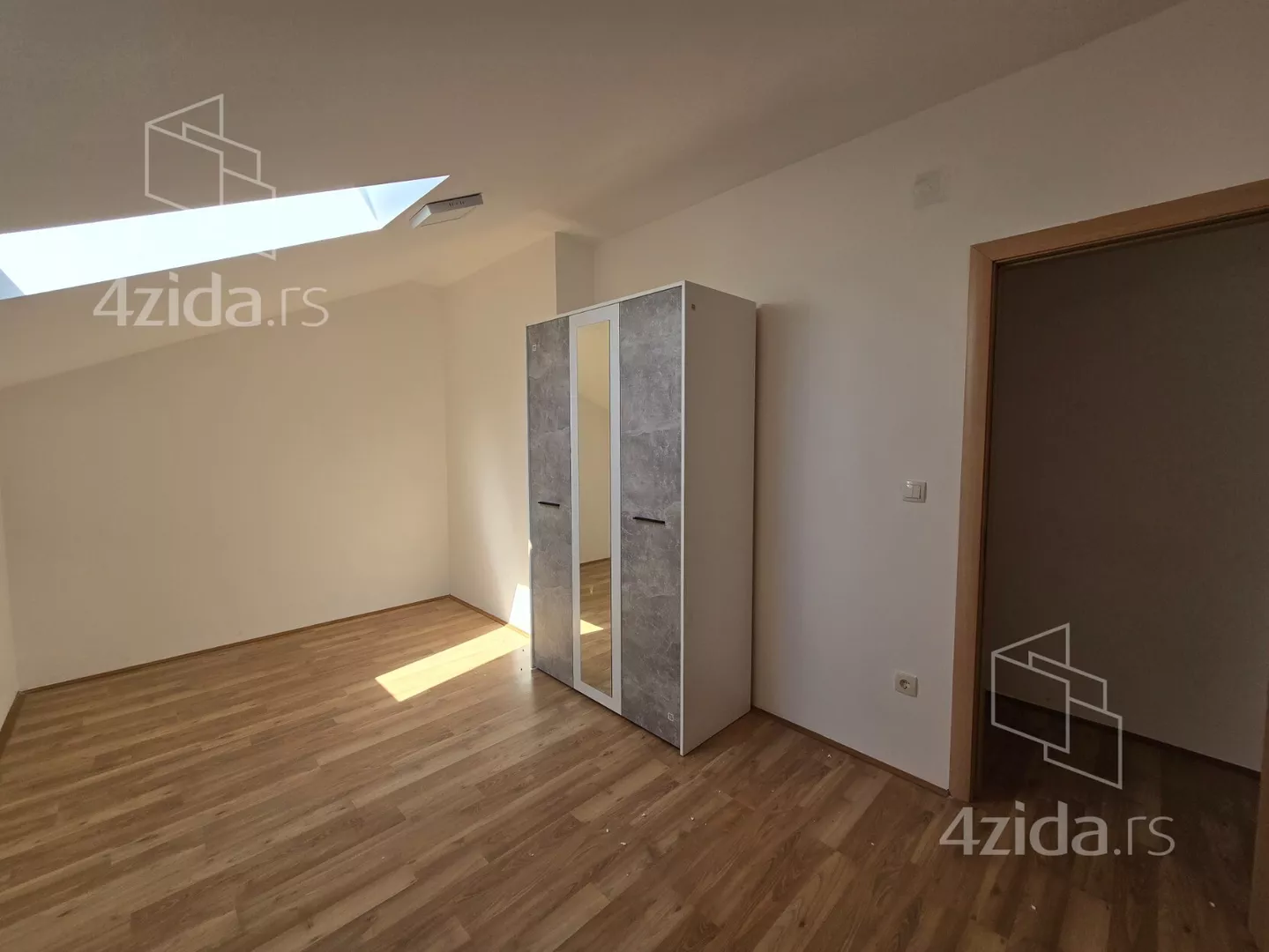 Četvoroiposoban stan | 4zida