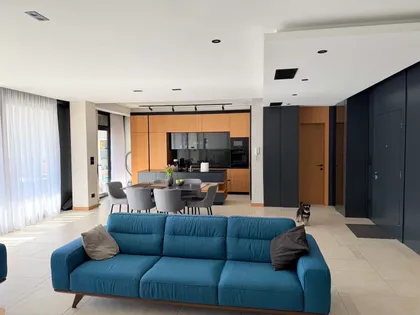 Autokomanda | 4zida.rs