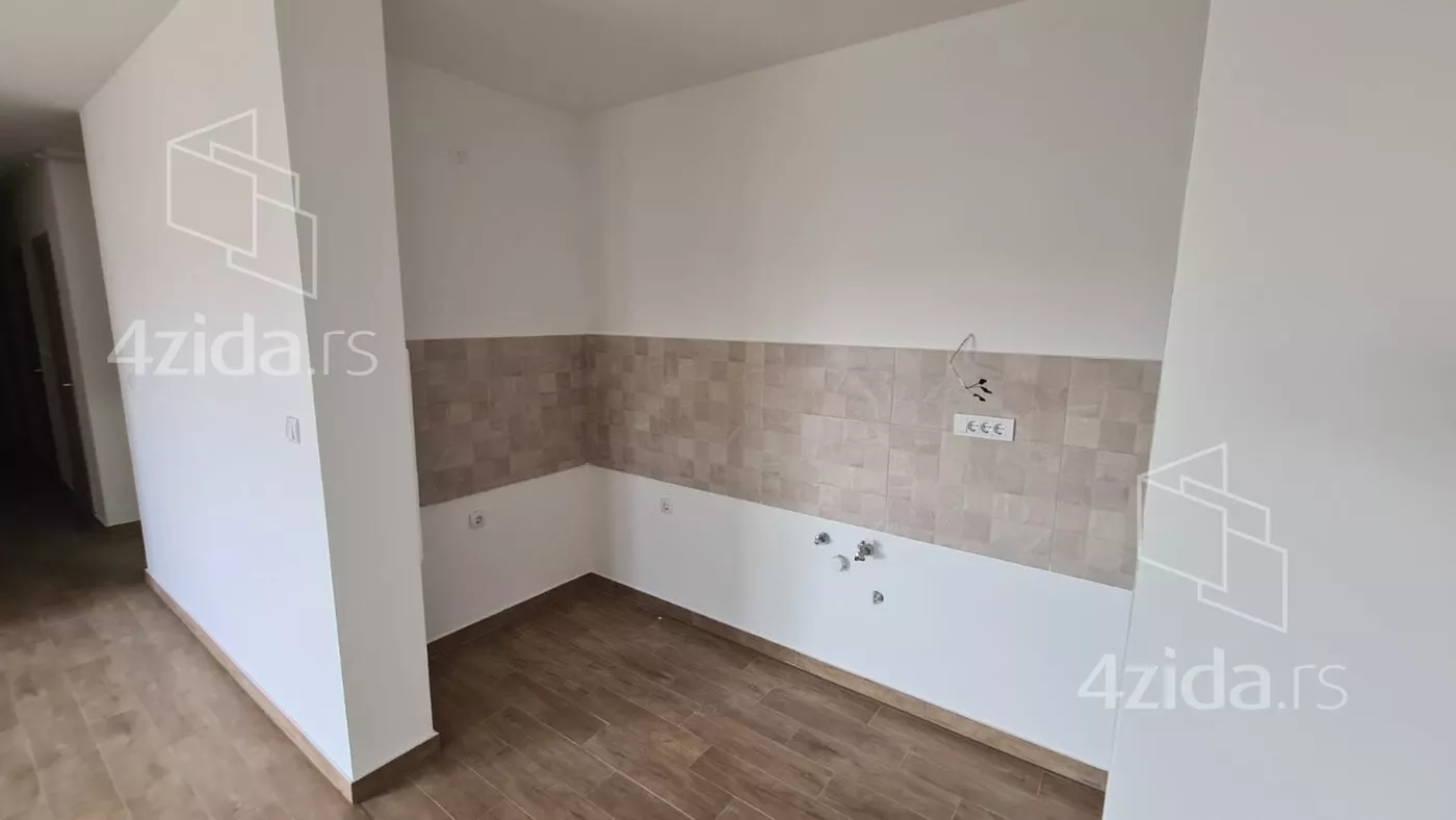 Četvoroiposoban stan | 4zida