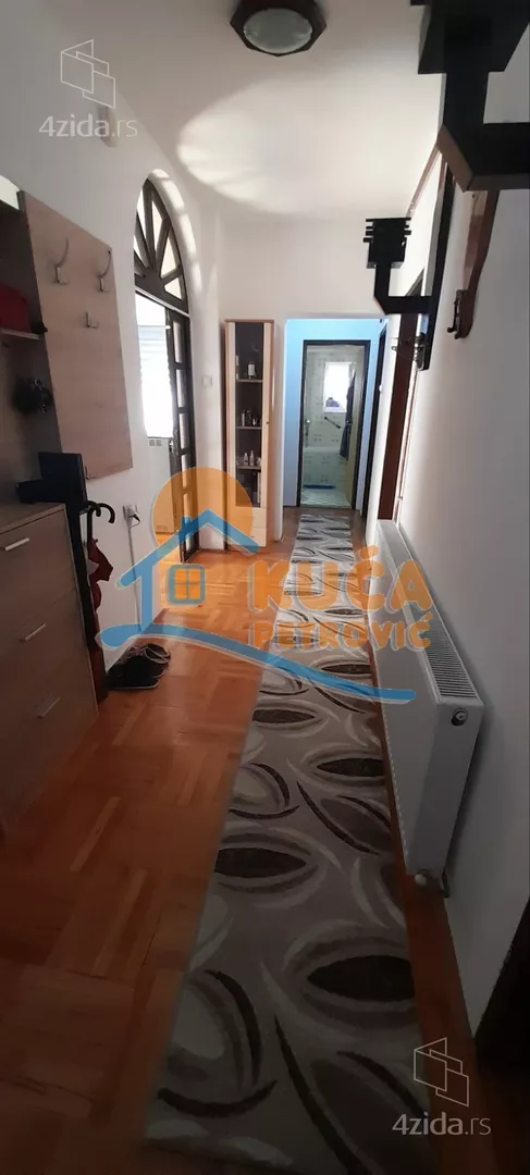 Troiposoban stan | 4zida