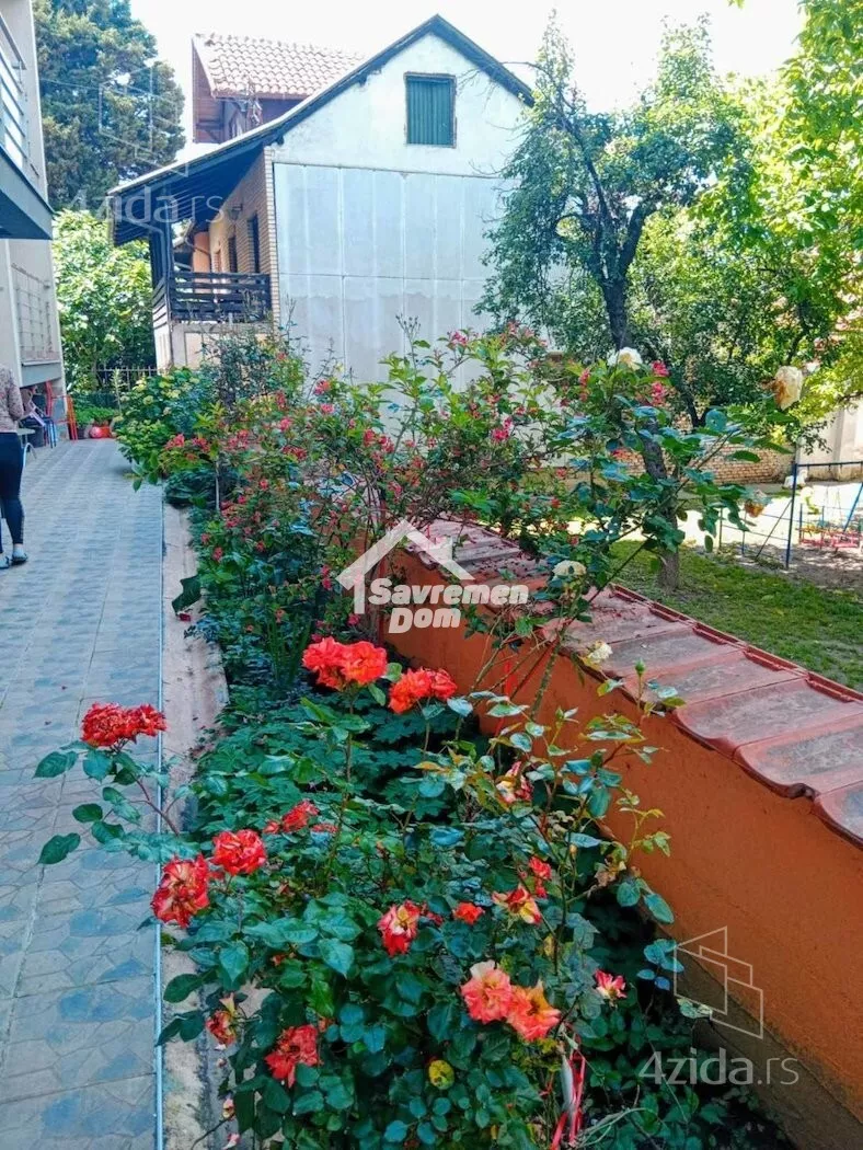 Šestosoban stan | 4zida