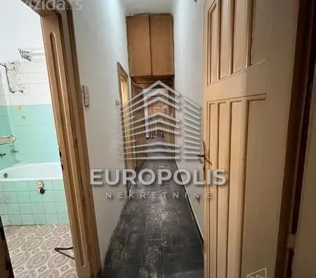 Četvoroiposoban stan | 4zida