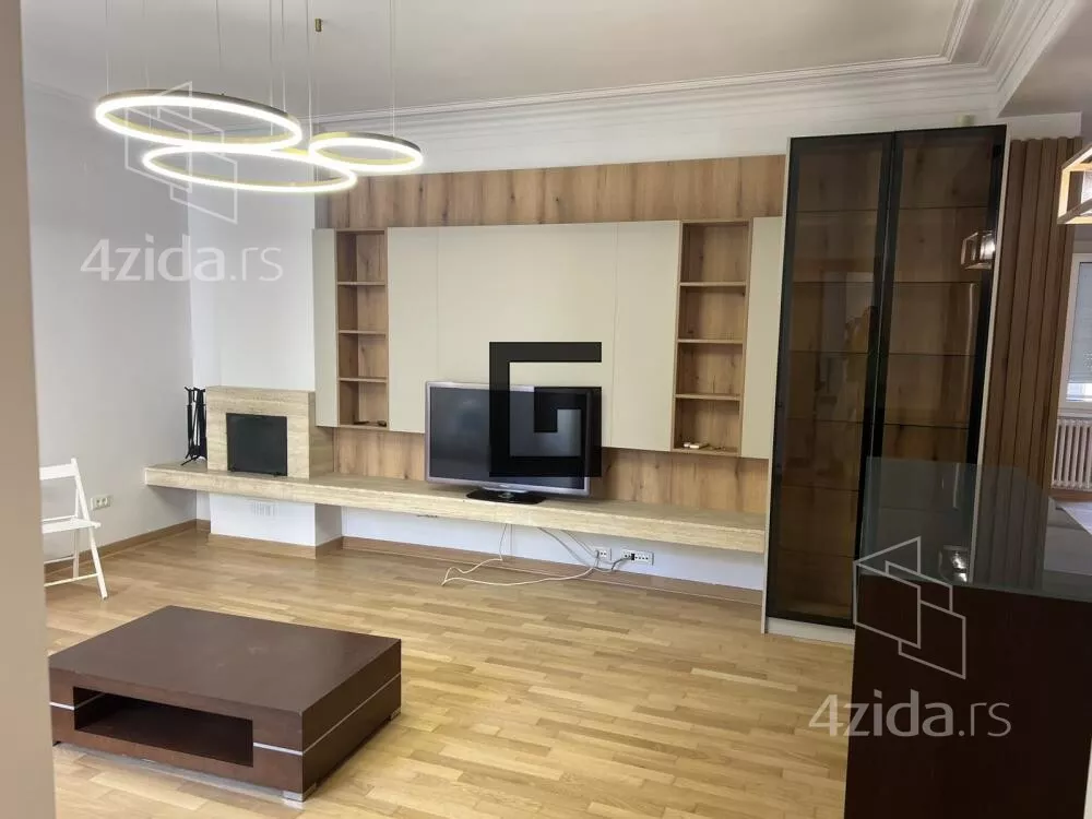 Četvoroiposoban stan | 4zida