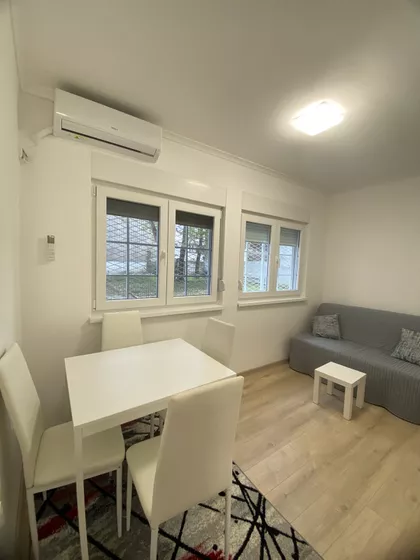 Žorža Klemansoa 12 | 4zida.rs
