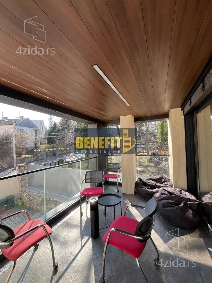 Poslovna zgrada | 4zida