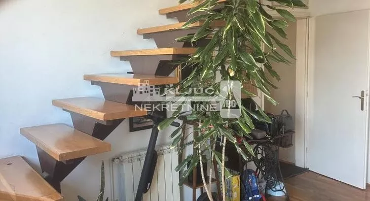 Četvoroiposoban stan | 4zida