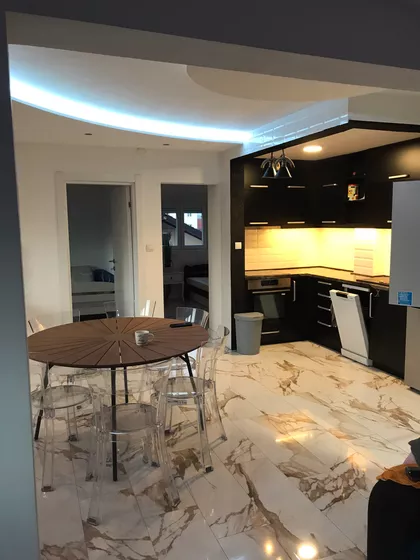 Rene Magrita 11 | 4zida.rs