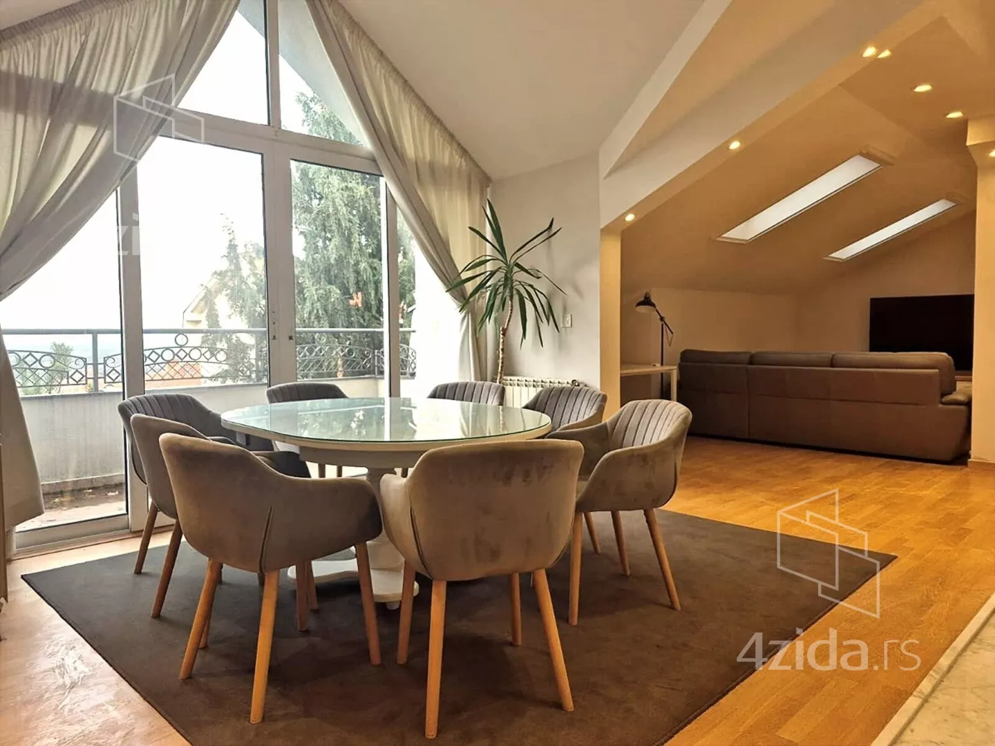 Četvoroiposoban stan | 4zida