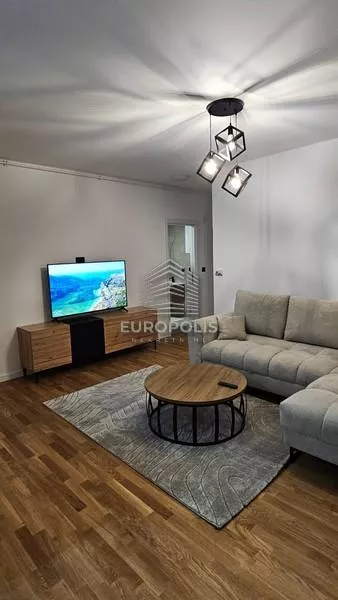 Jovana Popovića | 4zida.rs