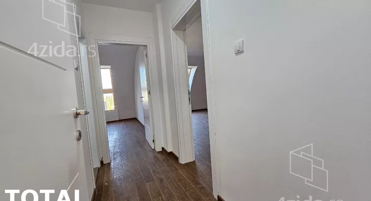 Šestoiposoban stan | 4zida