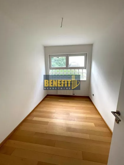 Autokomanda | 4zida.rs