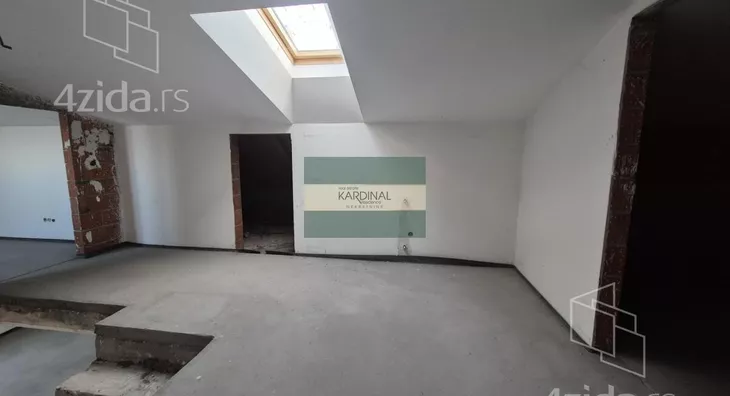 Šestosoban stan | 4zida