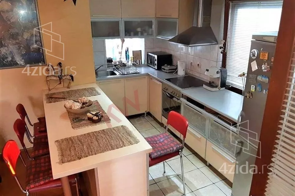 Petosoban stan | 4zida