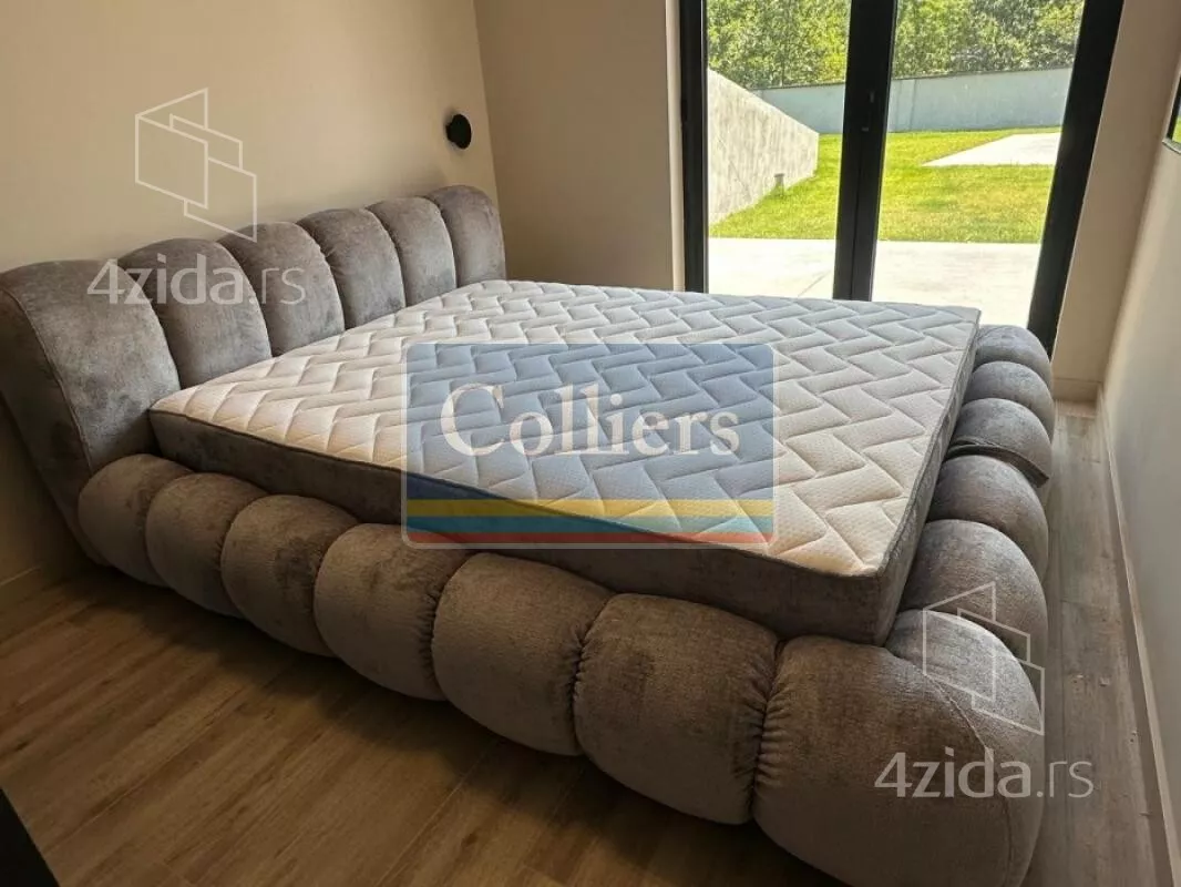 Sedmosoban stan | 4zida