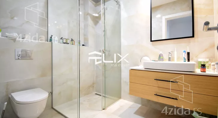 Šestosoban stan | 4zida