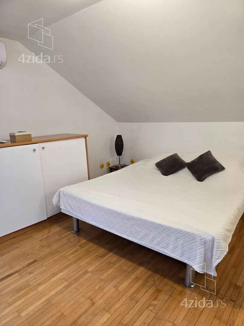 Šestosoban stan | 4zida