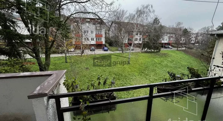 Šestosoban stan | 4zida