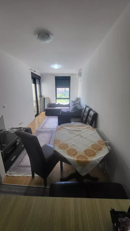 Crveni Pevac | 4zida.rs