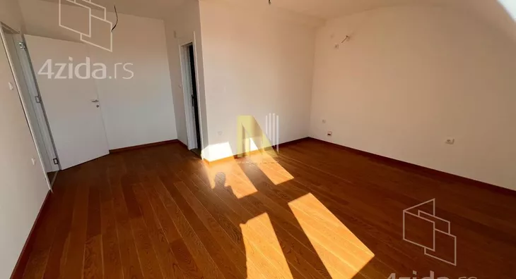 Šestosoban stan | 4zida