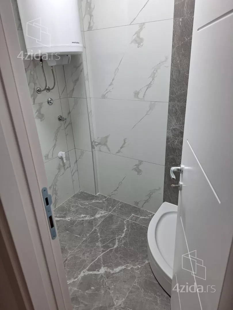 Šestosoban stan | 4zida