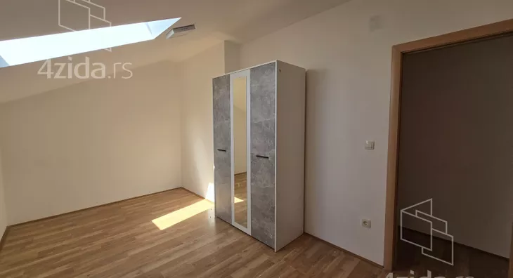 Četvoroiposoban stan | 4zida