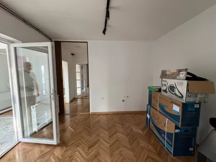 Kninska | 4zida.rs