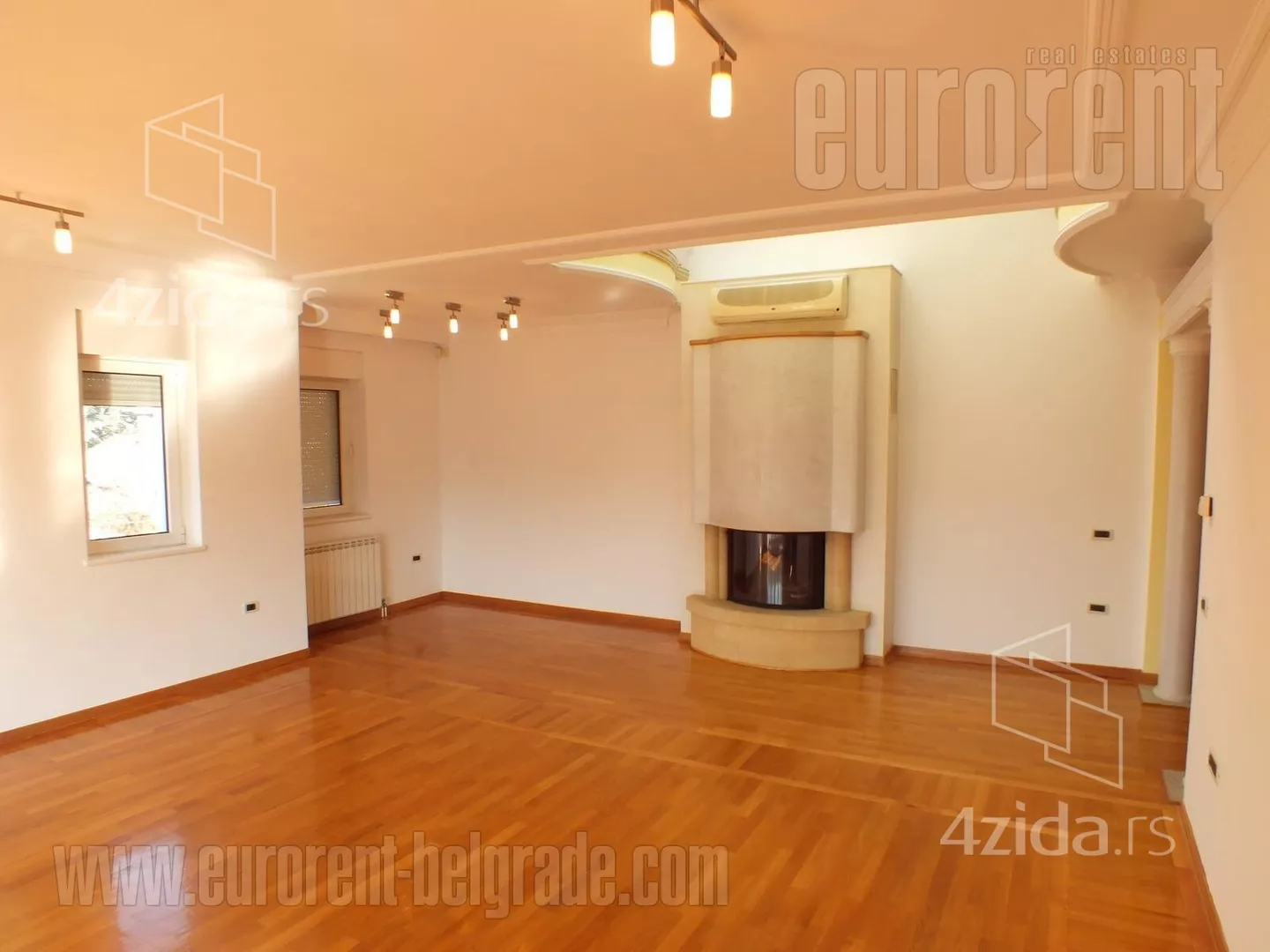 Sedmosoban stan | 4zida