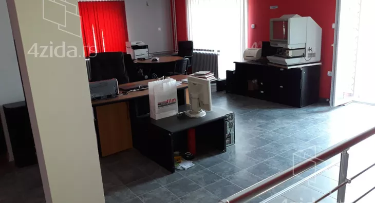 Poslovna zgrada | 4zida