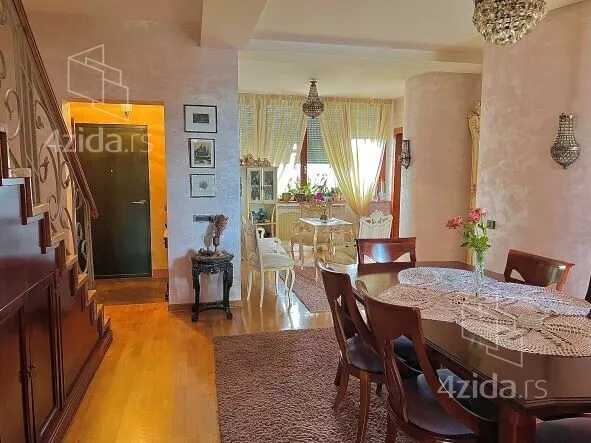 Šestosoban stan | 4zida