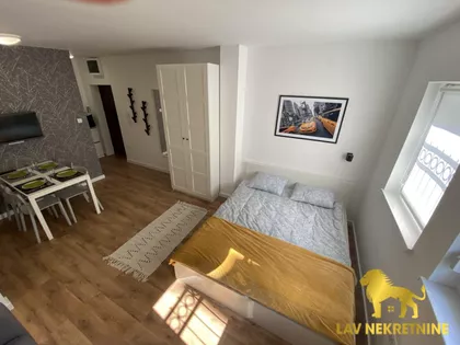 SVETOSAVSKA | 4zida.rs