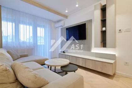 Lasla Gala | 4zida.rs