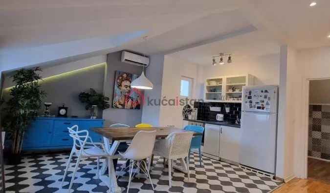 Sedmosoban stan | 4zida