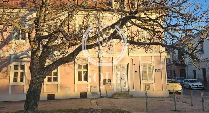 Šestoiposoban stan | 4zida