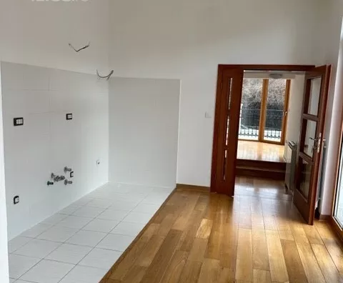 5-etažna kuća | 4zida