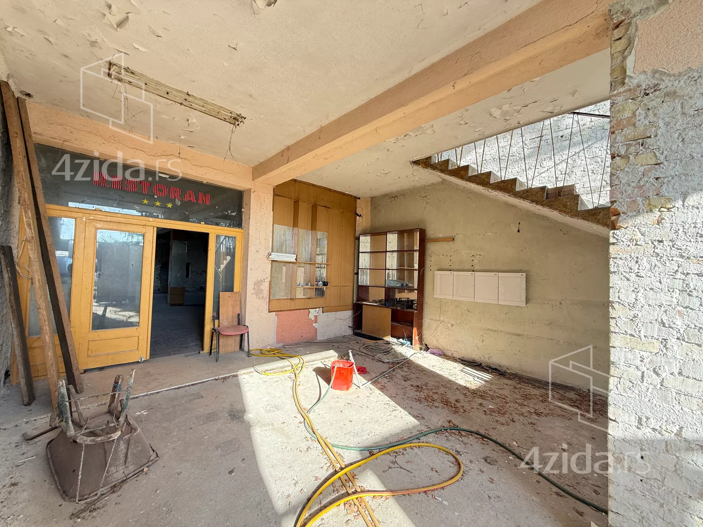 Poslovna zgrada | 4zida