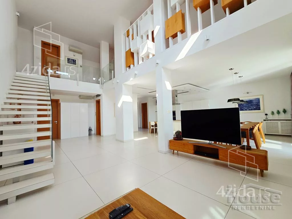 Sedmosoban stan | 4zida