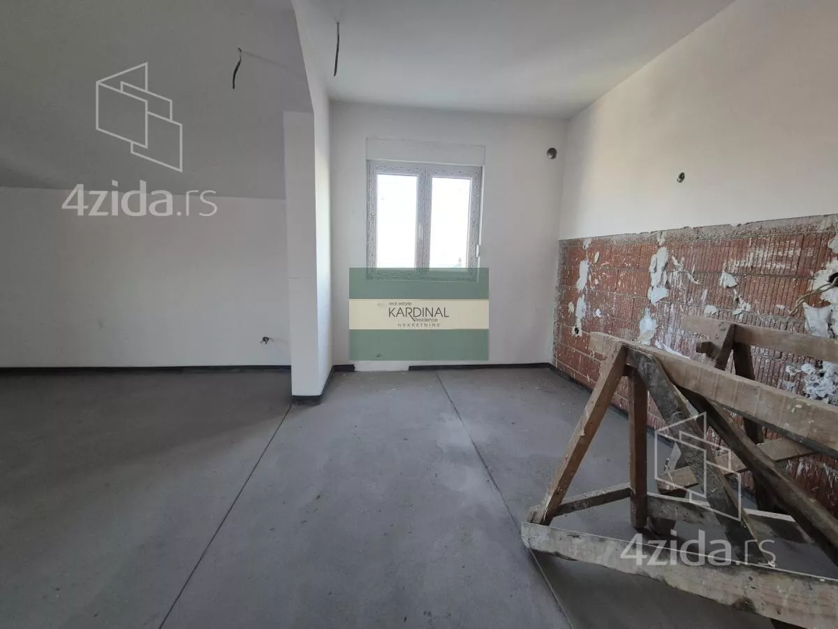 Šestosoban stan | 4zida