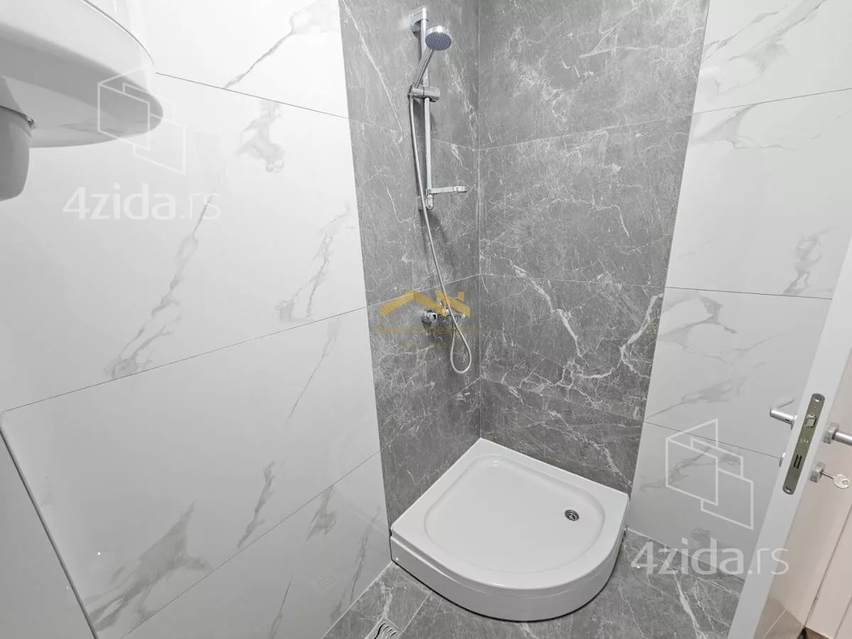 Šestosoban stan | 4zida