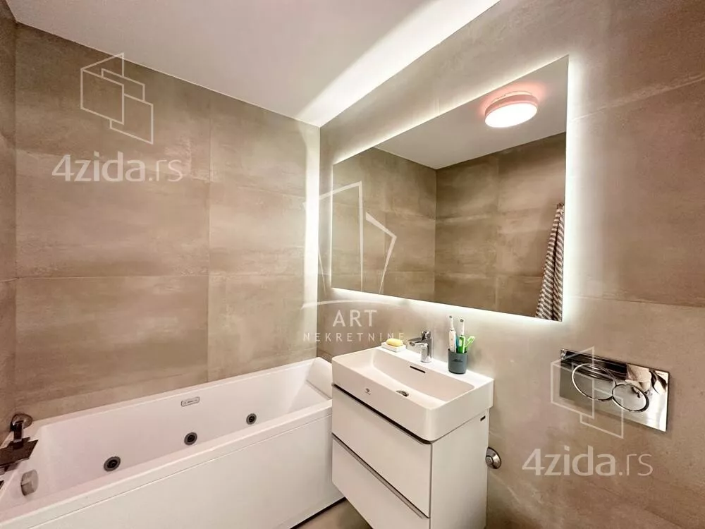 Petosoban stan | 4zida