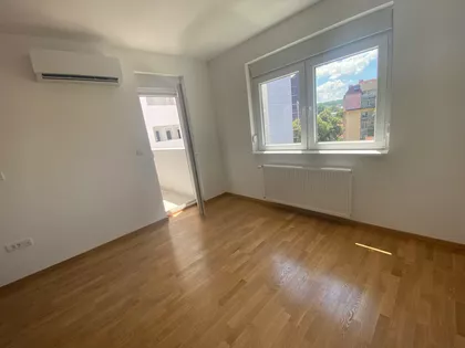 Cara Dušana | 4zida.rs