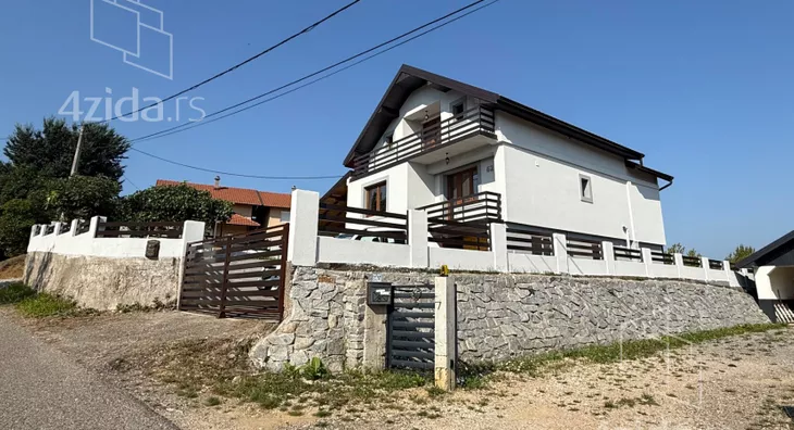 3-etažna kuća | 4zida