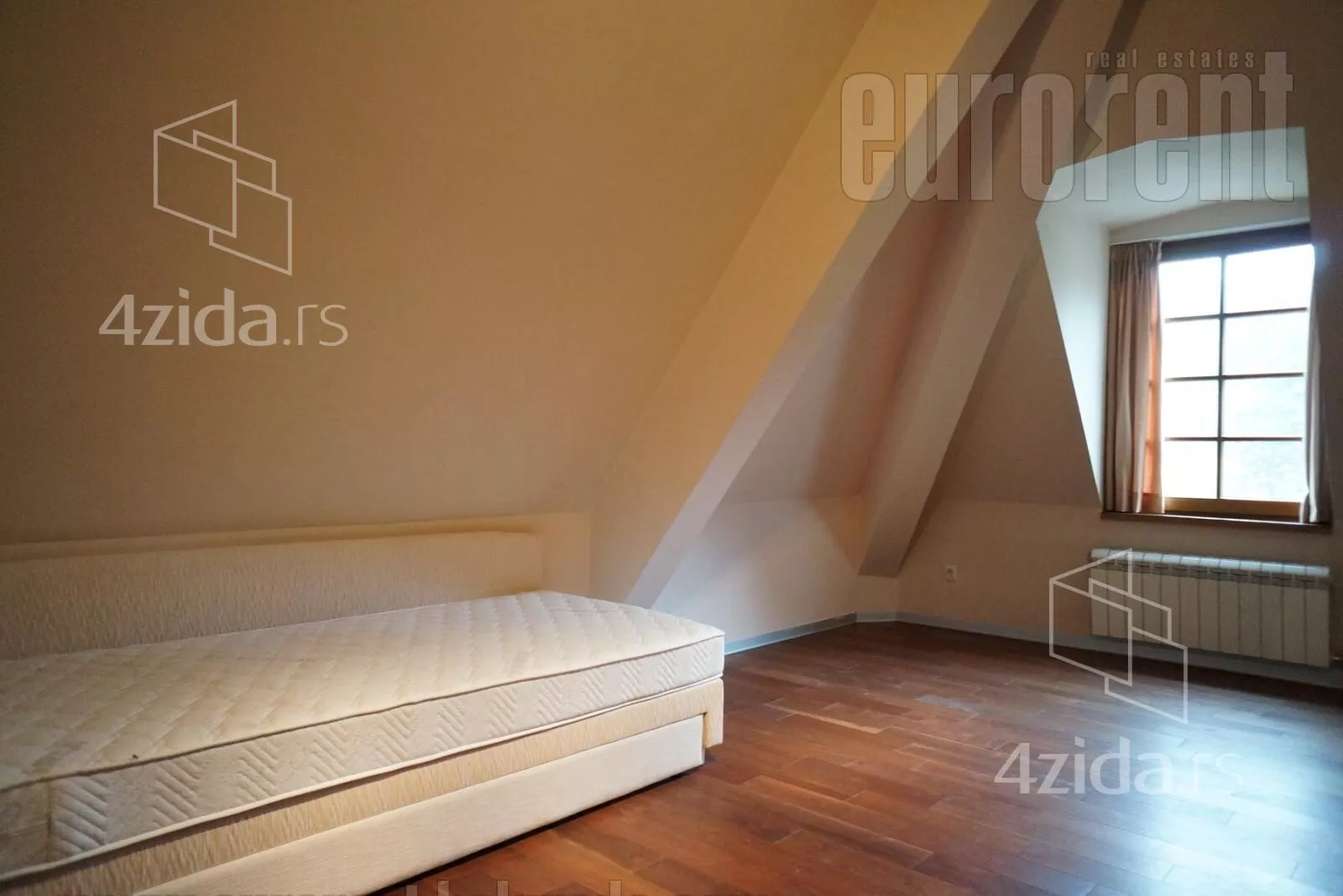 Petosoban stan | 4zida