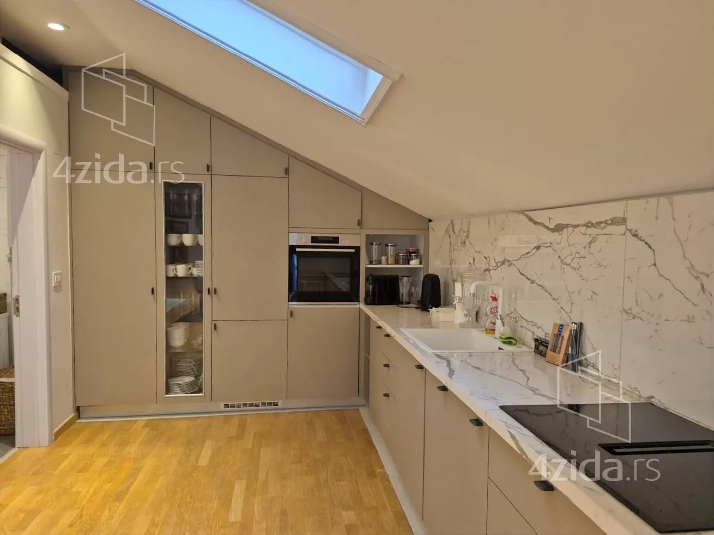 Četvoroiposoban stan | 4zida