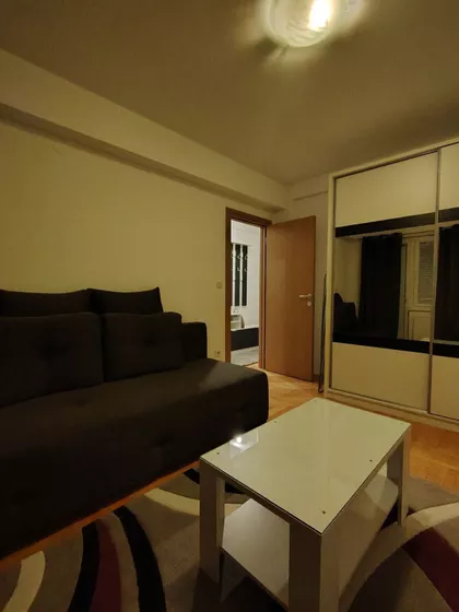 Milovana Gušića 38A | 4zida.rs