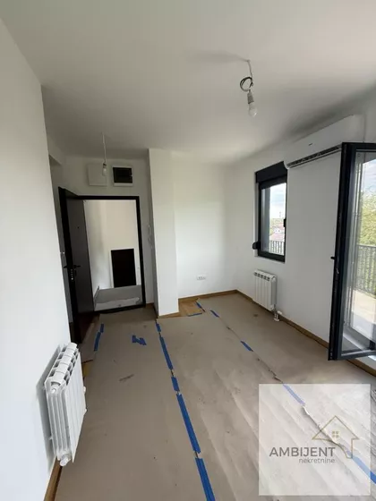 Surčin (mesto) | 4zida.rs